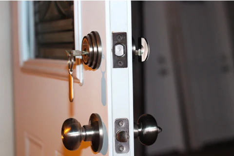 FlipLok vs Deadbolt